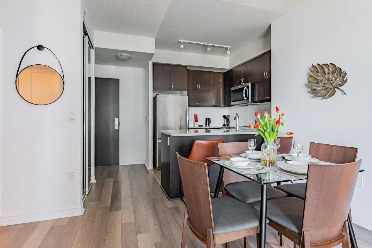 Two Bedroom Condo! Union Station! Downtown Core 토론토
